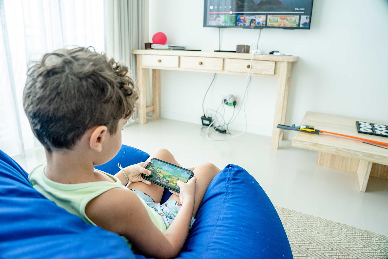 Kids Phone Addiction: How Parents Can Reduce Screen Time Without Losing Contact