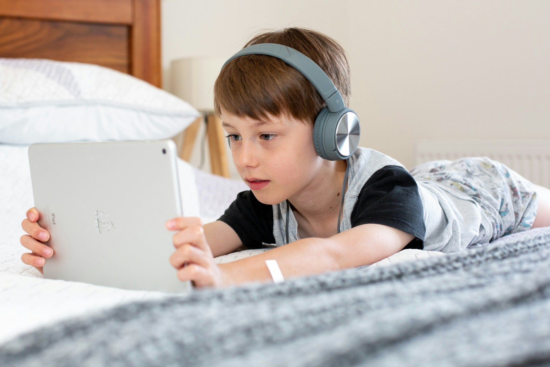 How Much Social Media Is Too Much for Kids? What New Teen Time Limits Tell Parents